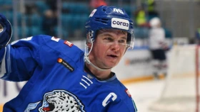 Стала известна зарплата Романа Старченко по новому контракту с «Барысом»