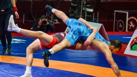 Адильхан Сатаев не сумел выйти в четвертьфинал чемпионата Азии по борьбе (видео)