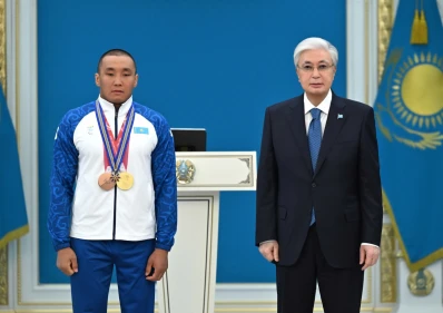 Мемлекет басшысы Қысқы Паралимпиада ойындарының чемпионы Ербол Хамитовты марапаттады