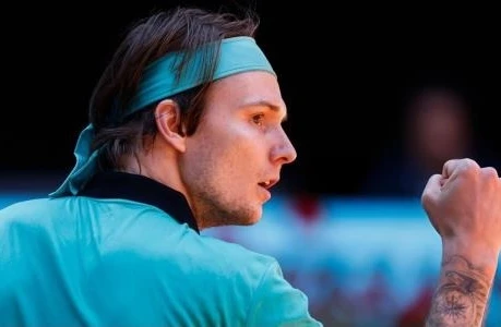 Александр Бублик вышел в четвертьфинал турнира в Риме