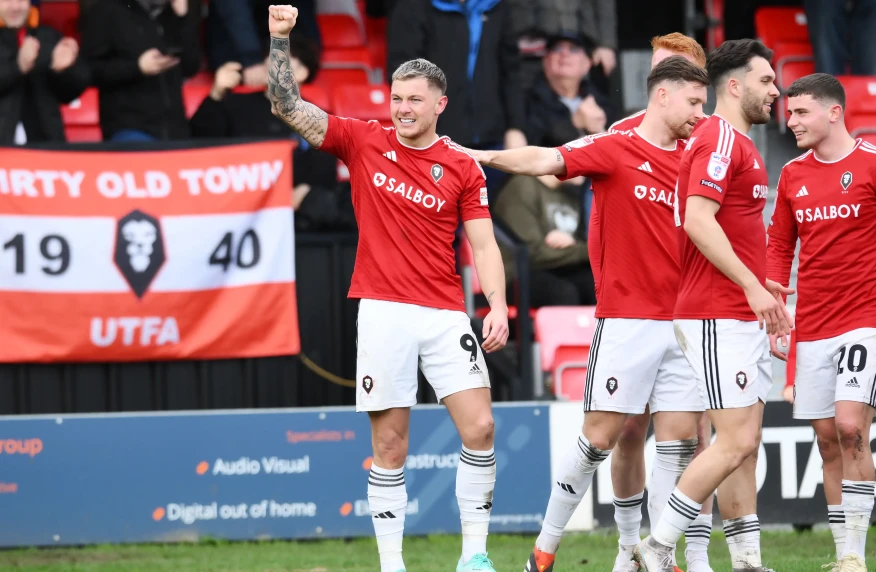 Увидим ли сюрприз от «Солфорда»? Где смотреть «Солфорд Сити» — «Лейтон Ориент»