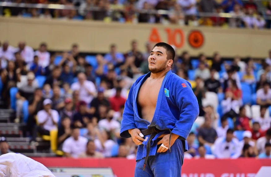 Өзіне тым сенімді болып кетті: бапкер Нұрлыхан Шарханның Ташкенттегі жеңілісіне пікірін айтты