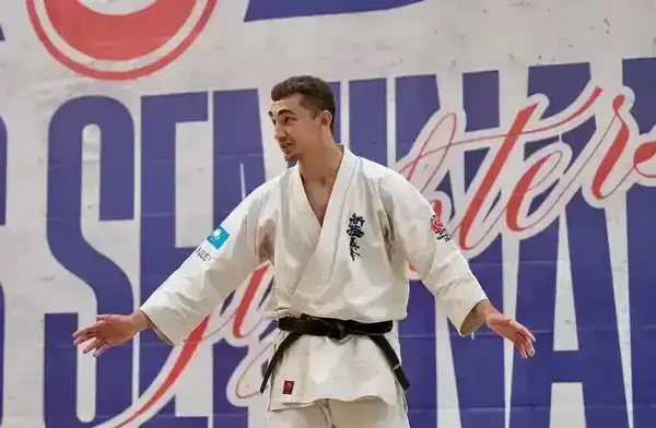 Казахстанец Анджей Кинзерский выиграл «турнир чемпионов» по каратэ в Японии