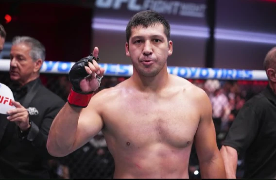 Дияр Нургожай нокаутировал Бруно Лопеса