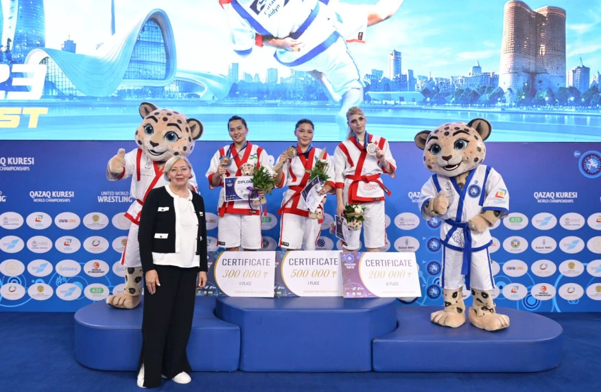 Девушки принесли два золота сборной Казахстана на Чемпионате мира по казакша курес