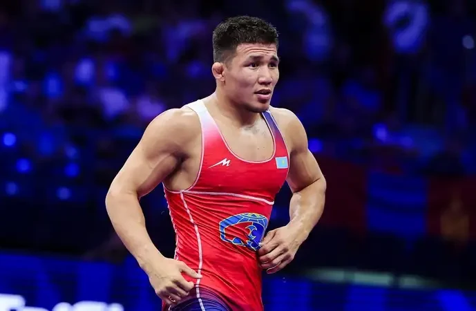 Нуркожа Кайпанов продолжает путь к титулу. Где и во сколько смотреть решающие схватки на ЧМ