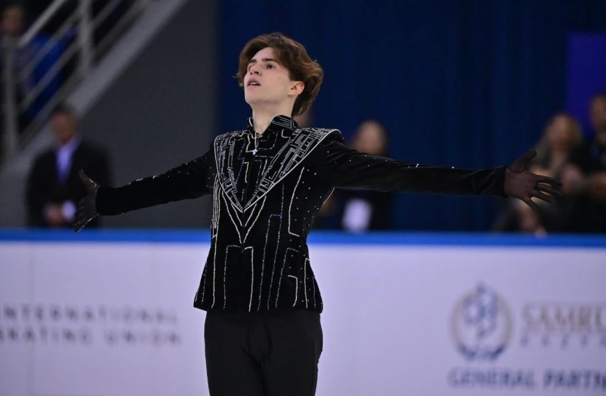 Мәнерлеп сырғанаушы Михаил Шайдоров Қытайдағы Гран-при кезеңінде үшінші орын алды