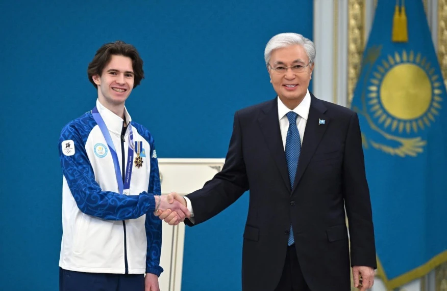 Қасым-Жомарт Тоқаев қысқы Олимпиада ойындарының чемпионы Михаил Шайдоровты марапаттады