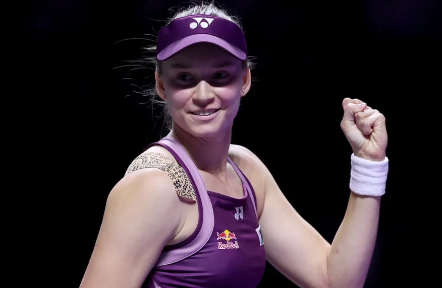 Рыбакина вышла в полуфинал АО