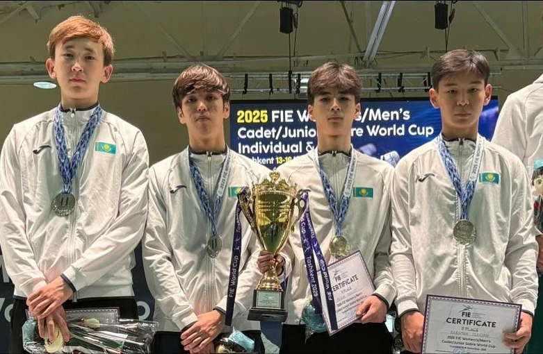 Қазақстан семсерлесуден жасөспірімдер арасындағы Әлем кубогы кезеңінде екі медаль жеңіп алды