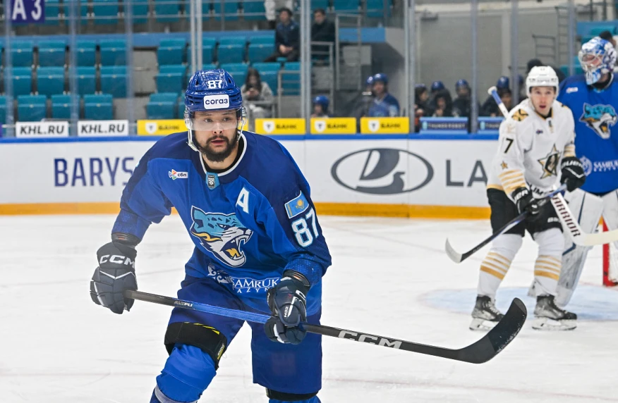 Адиль Бекетаев провел юбилейный матч в КХЛ