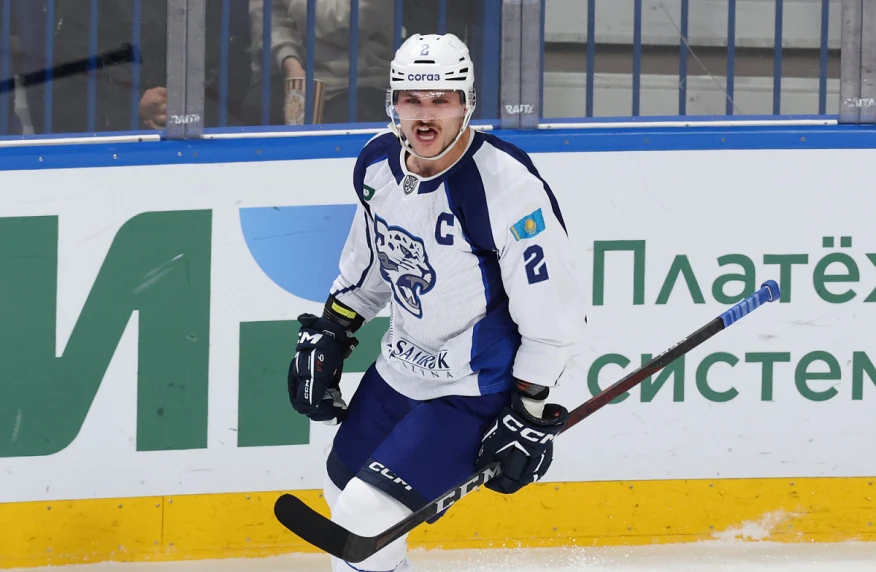 «Барыс» разгромил «Локомотив»