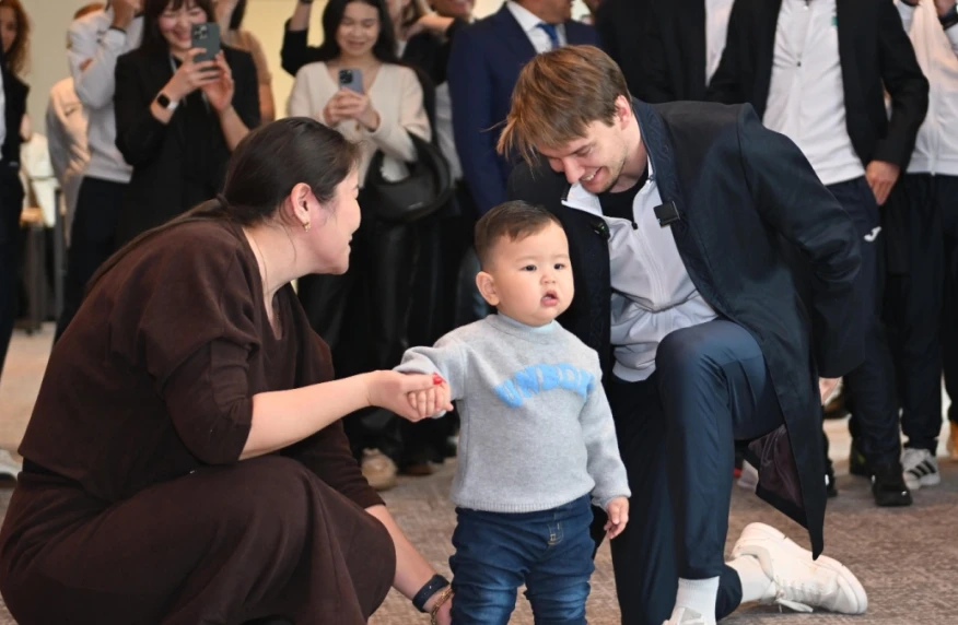 Александр Бублик провел обряд «тұсау кесу»