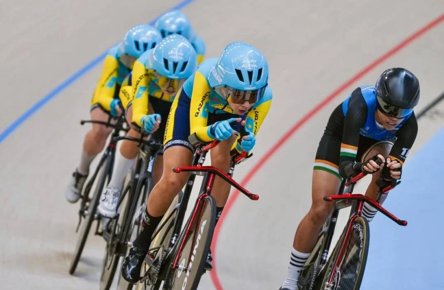 Юниорская команда Казахстана завоевала золотые медали чемпионата Азии по велотреку