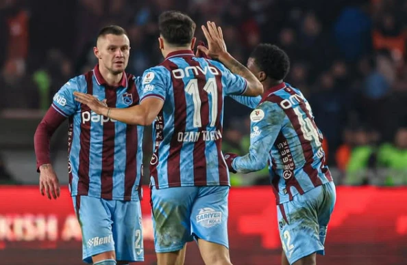 «Трабзонспор» отыгрался с 0:2 и продлил свою серию (видео)