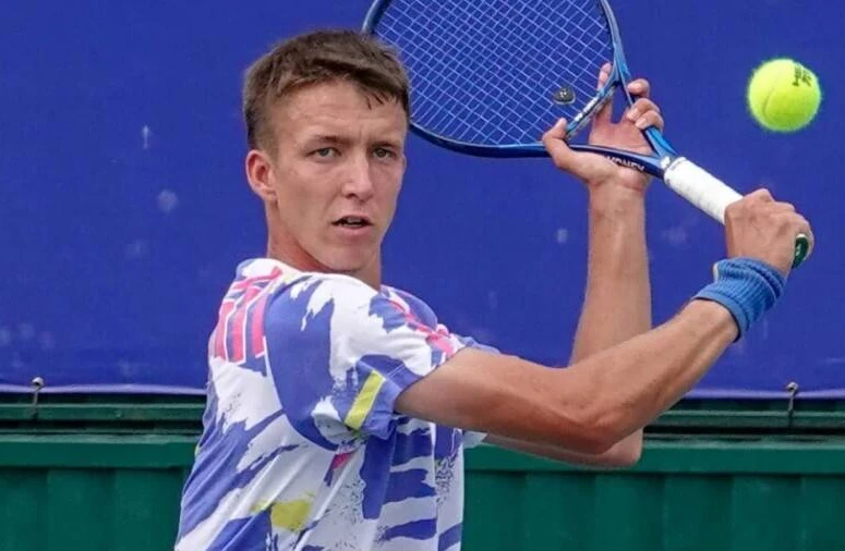 Ломакин Қытайдағы турнирді жеңіспен бастады