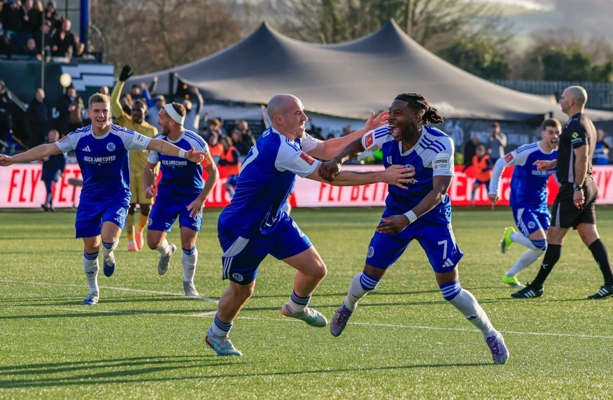 «Маклсфилдтің» ертегісі жалғаса ма? «Маклсфилд» – «Брентфорд» матчының тікелей эфирі