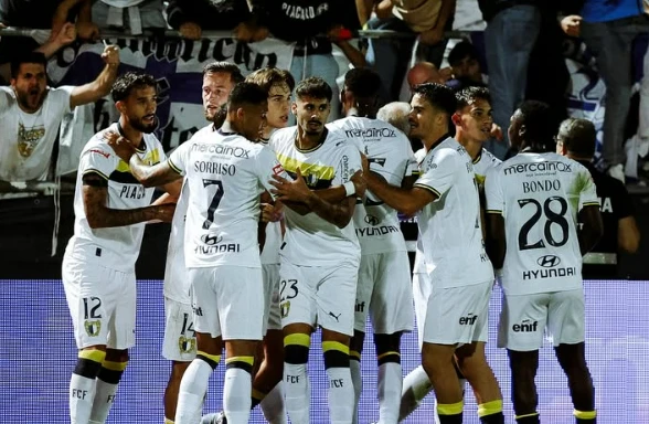 Матч открытия 25 тура. Где и во сколько смотреть матч «Фамаликан» - «Арока»