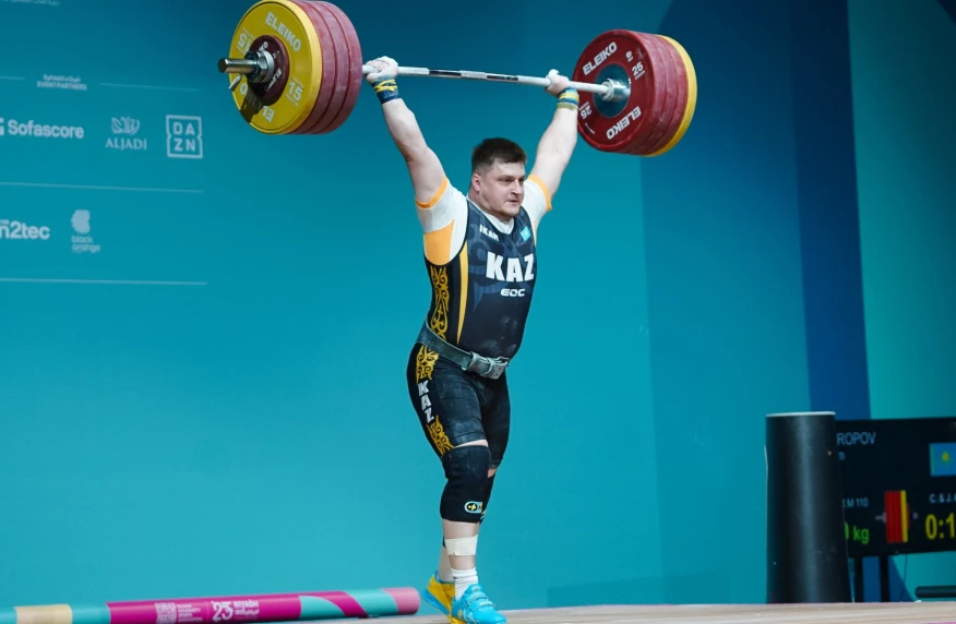 Штангист Артем Антропов завоевал "бронзу" Игр исламской солидарности
