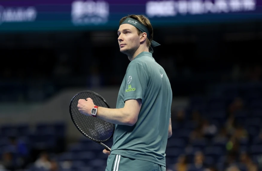 Александр Бублик вышел в третий круг турнира ATP 1000 в Шанхае