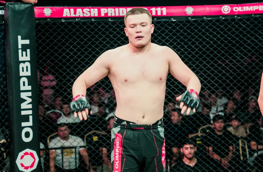 Бывший спарринг-партнер Рахмонова проведет второй бой за месяц в Шымкенте