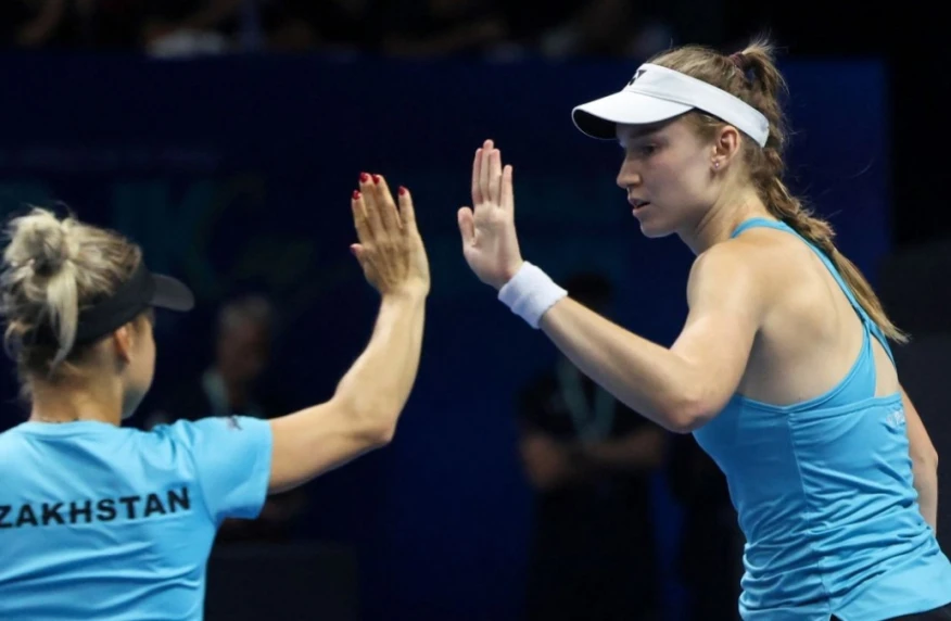 Елена Рыбакина обыграла Юлию Путинцеву в казахстанском дерби на турнире WTA 500 в Токио