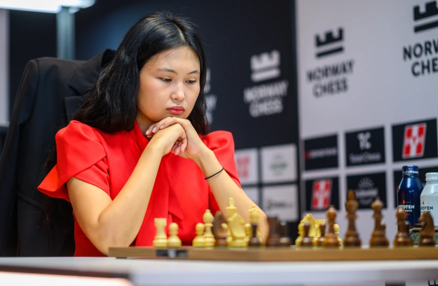 Бибисара Асаубаева победила чемпионку мира на Norway Chess-2026