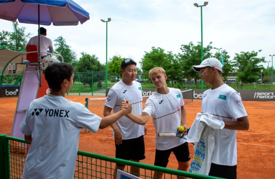 Юношеская сборная Казахстана досрочно вышла в четвертьфинал Junior Davis Cup