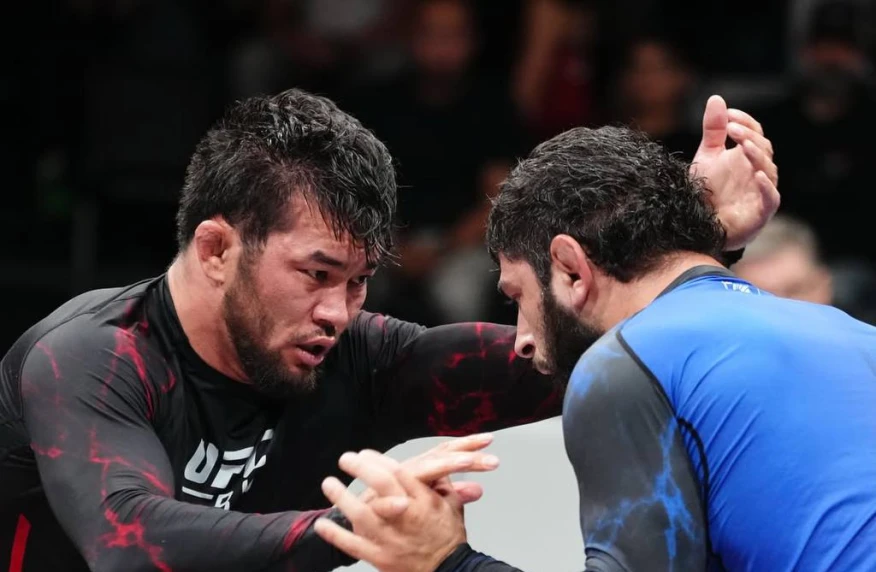 Азамат Бакытов дебютировал в UFC