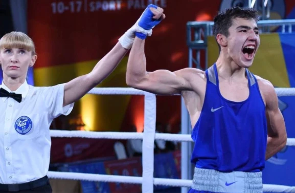 Казахстан одержал победу в первой дуэли с Узбекистаном на чемпионате Азии по боксу