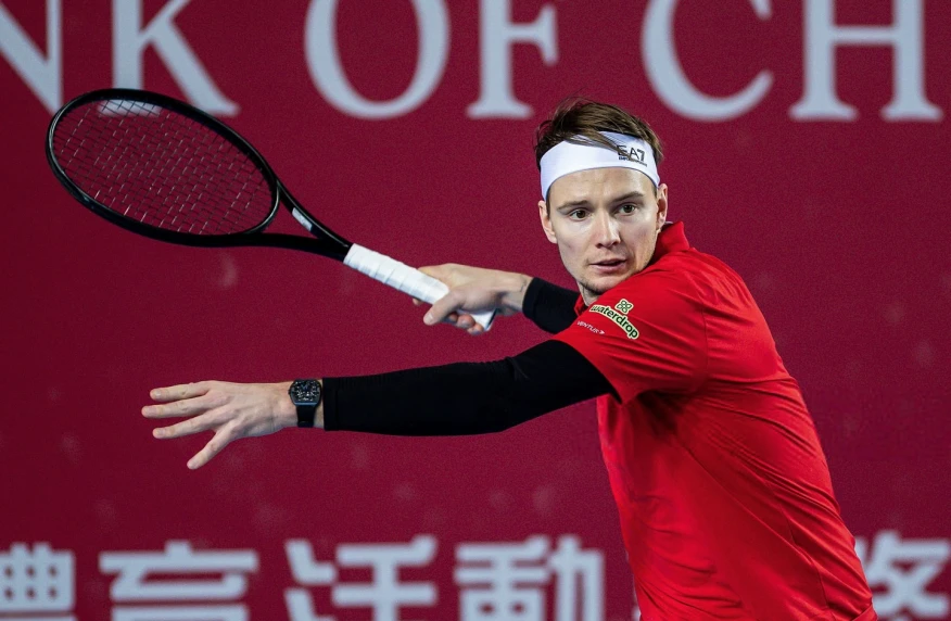 Александр Бублик успешно начал турнир в Гонконге