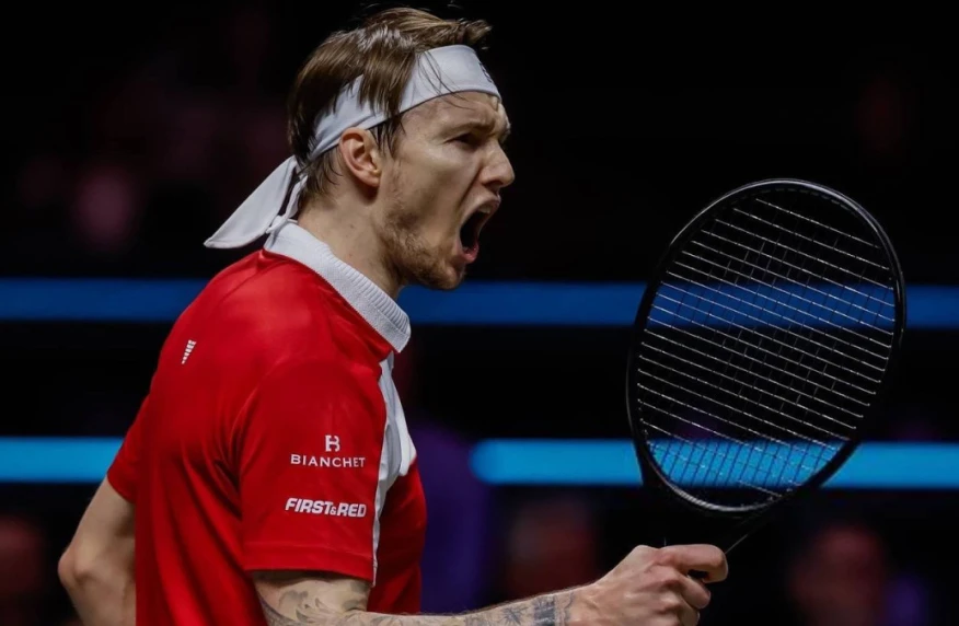 Бублик вышел в полуфинал в Роттердаме