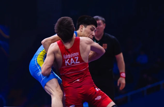 Определились первые чемпионы Казахстана по борьбе (видео)