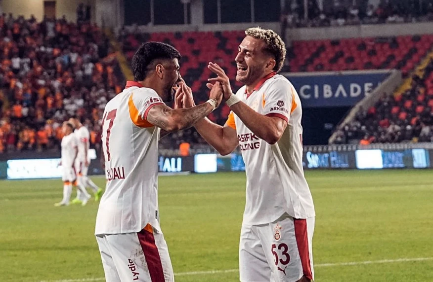 «Галатасарай» начал сезон крупной победой (видео)