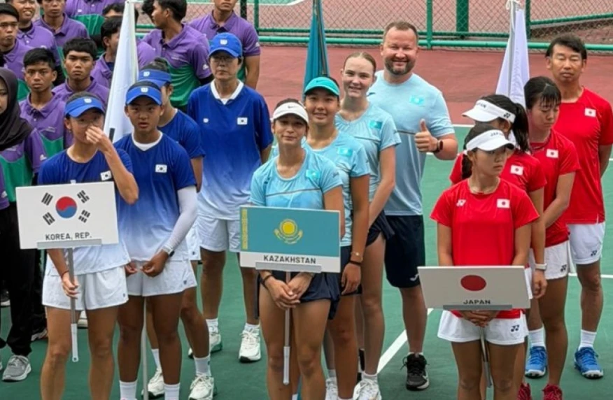 Юниорская сборная Казахстана досрочно вышла в плей-офф Чемпионата мира