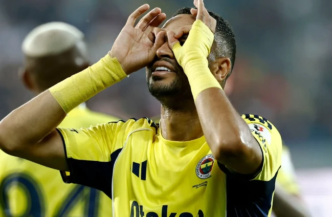 Эн-Несири приносит победу «Фенербахче» в первом матче после увольнения Моуриньо (видео)