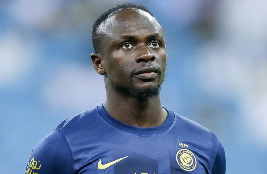 Садио Мане взбесился и схватил соперника за горло в матче азиатской Лиги чемпионов