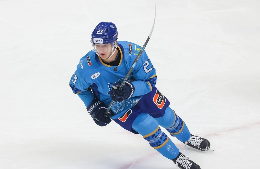 «Барыс» екі шабуылшысынан айырылды