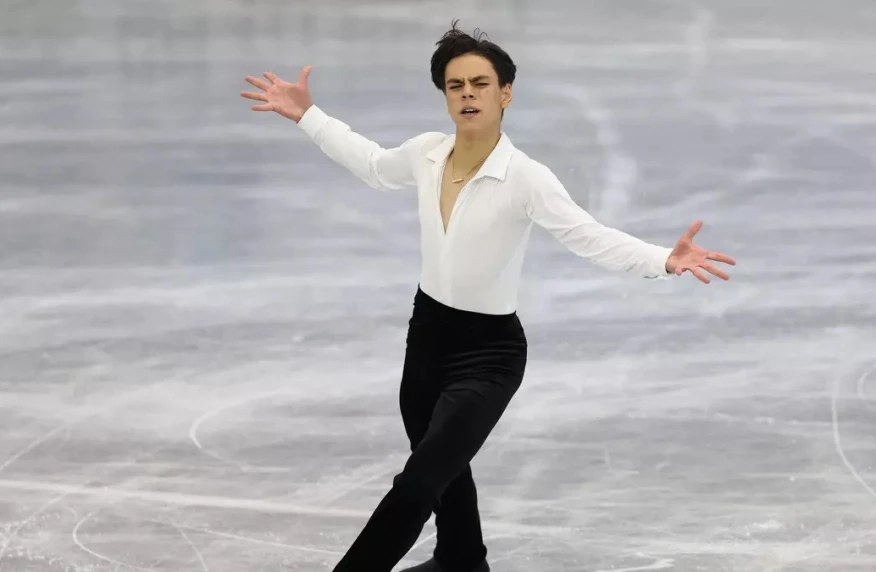 Артур Смагулов завершил короткую программу юниорского ЧМ по фигурному катанию