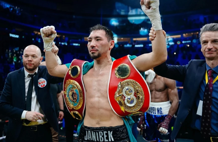 Официально объявлен бой Жанибека Алимханулы за три титула чемпиона мира