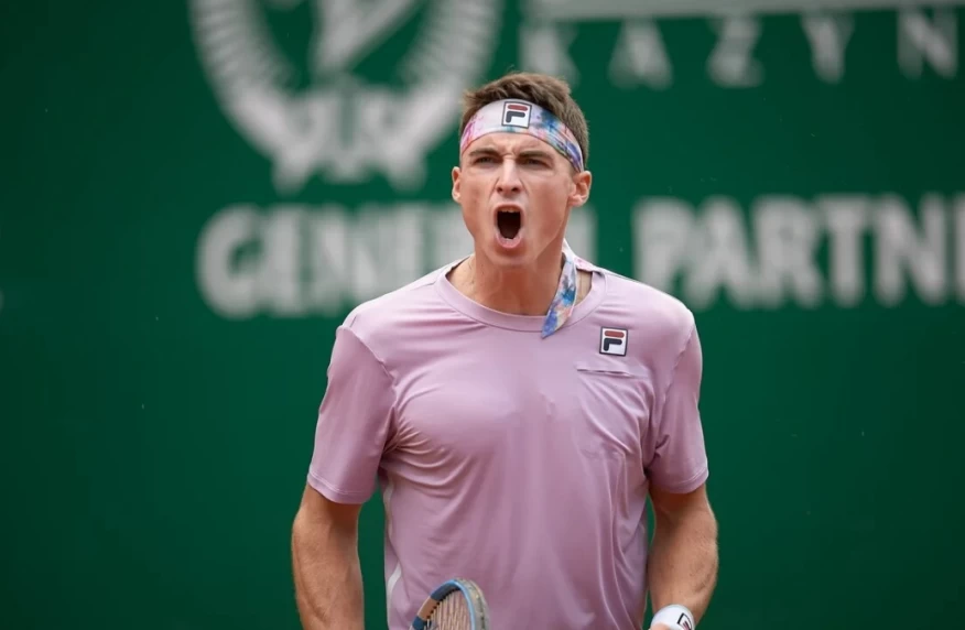 Скатов проиграл на старте турнира в Венгрии