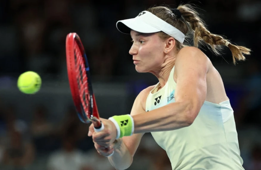 Елена Рыбакина разгромила чемпионку пяти турниров Большого шлема