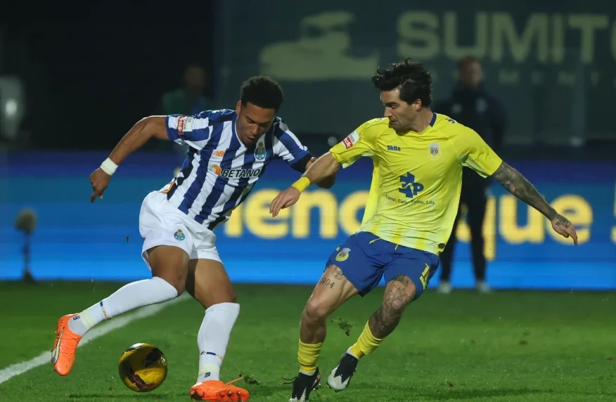 Мықты қорғанысы бар көшбасшы орта деңгейдегі командаға қарсы: «Порту» — «Арока» матчының трансляциясы