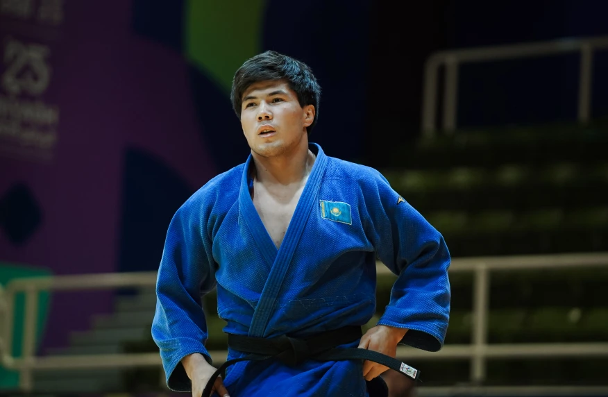 Казахстан вышел в полуфинал командного соревнования по дзюдо