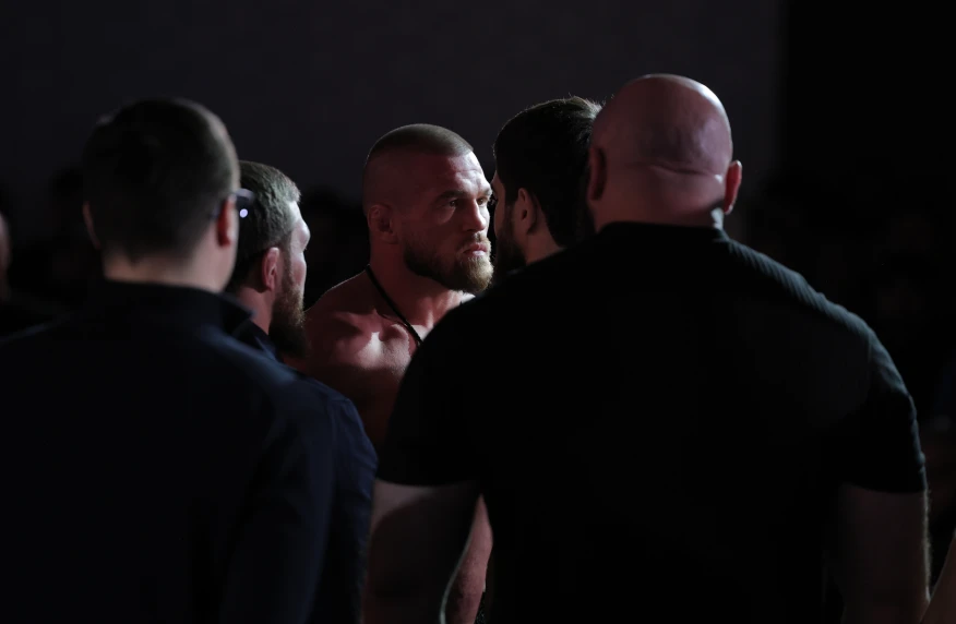 Два титульных боя, два бывших чемпиона NAIZA и Артем Резников. Где и во сколько смотреть турнир АСА 200