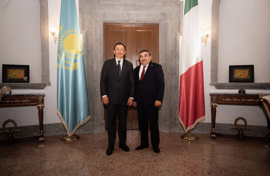 Геннадий Головкин Қазақстанның Италиядағы елшісі Ерболат Сембаевпен кездесті