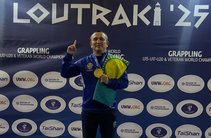 Айдар Махметов выиграл золото чемпионата мира по грепплингу