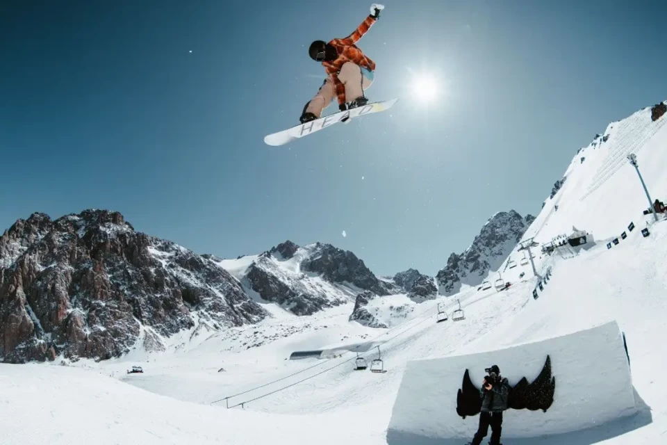 Имамның әкесі жатын бөлмесінде жыныстық қатынасқа түседі