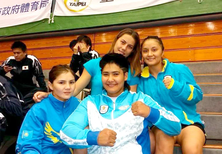 Әйгерім Сәттібаева, бес баланың анасы: Бокстағы биігімді бағындыру үшін рингке қайта оралдым