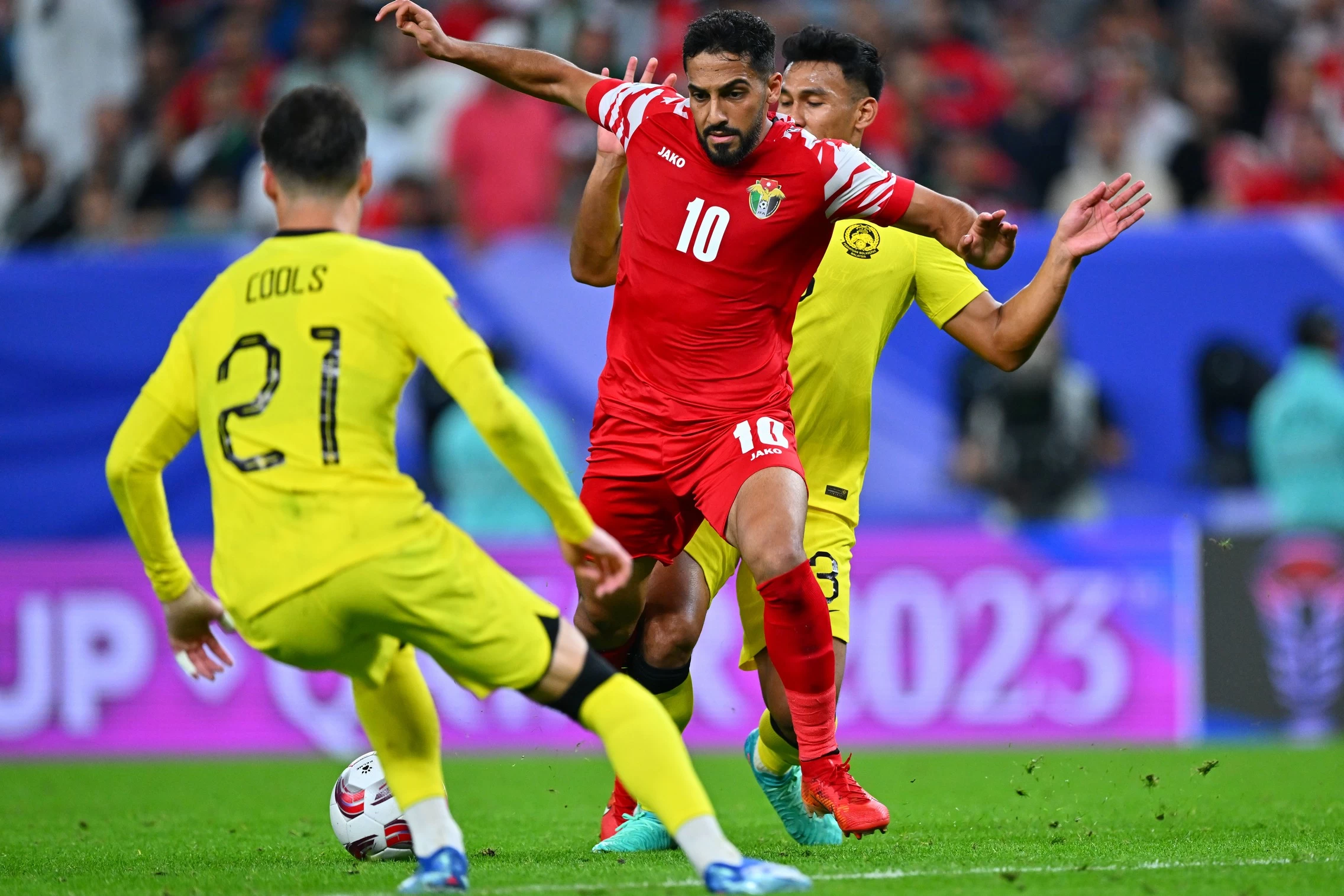 Лучшие игроки первого тура Кубка Азии по футболу